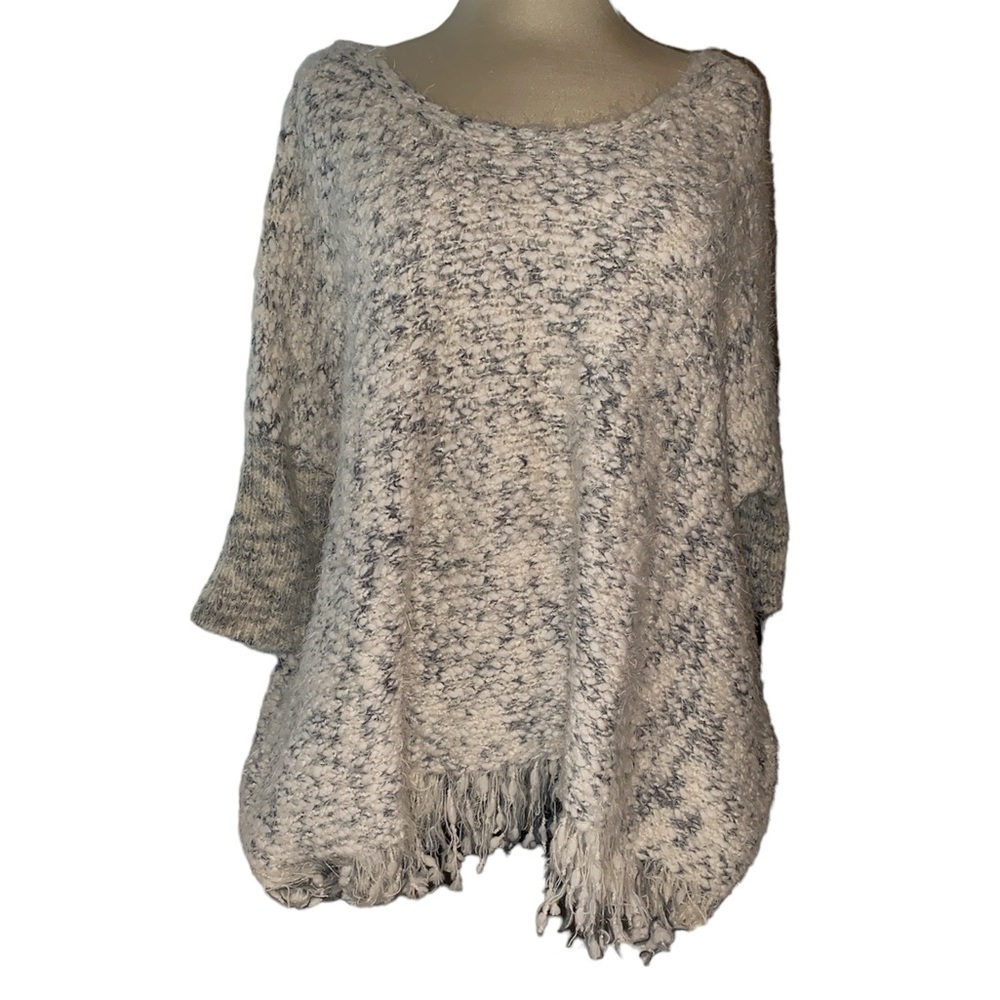 Umgee sweater fuzzy feel wide neck elbow length sleeves fringed Sz medium/large